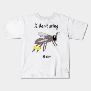 I don't sting (I bite) Kids T-Shirt